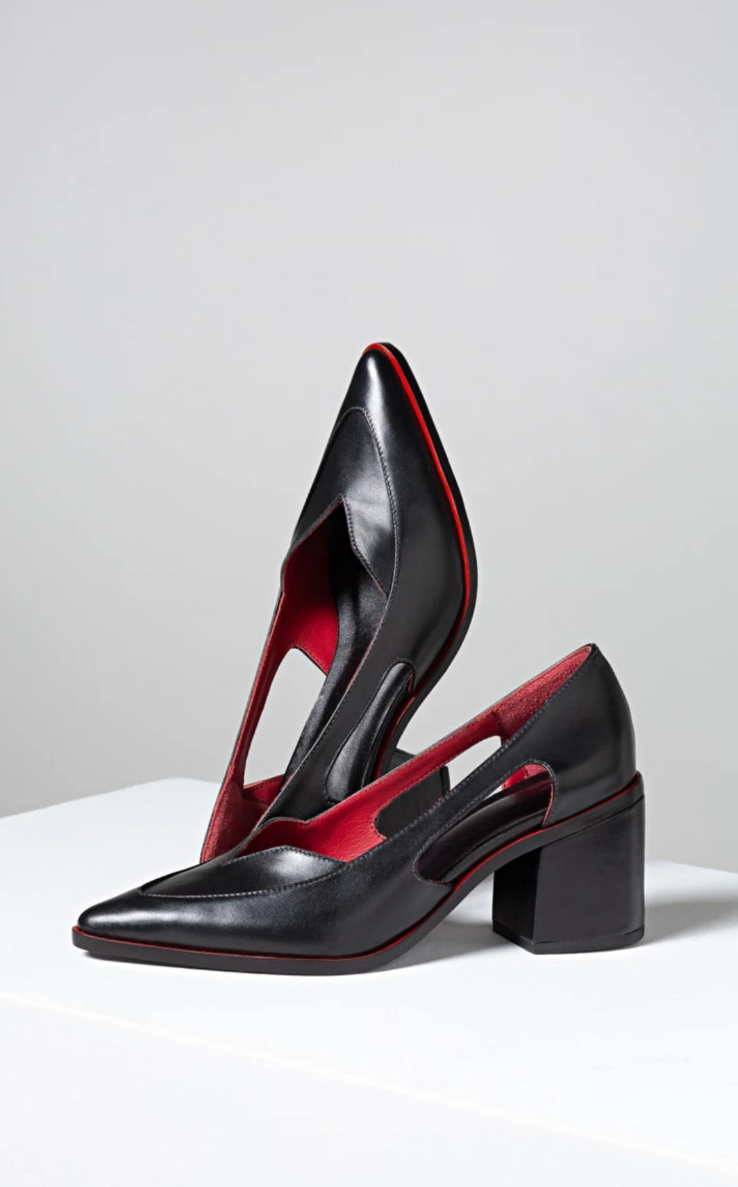 DORA | Elegant sculpted court shoes with a low heel for a refined look