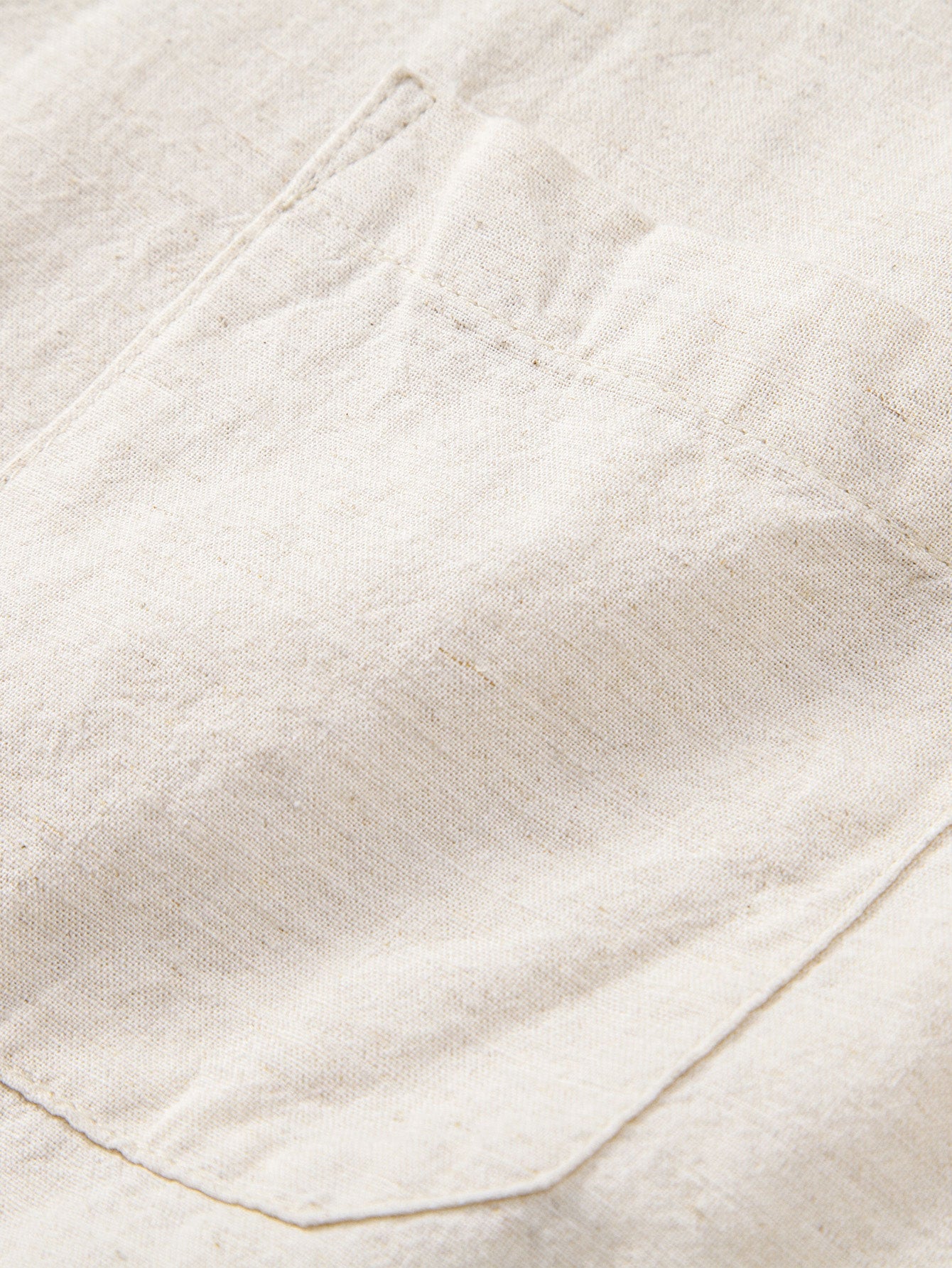 Elegant Men’s Linen Shirt with Pocket and Button