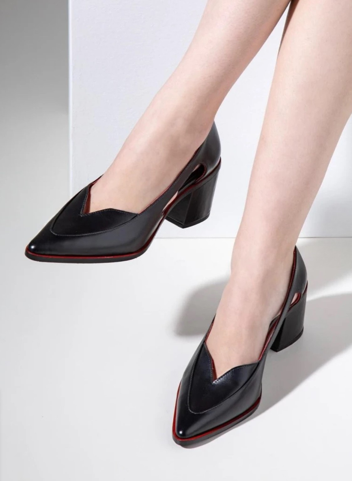 DORA | Elegant sculpted court shoes with a low heel for a refined look